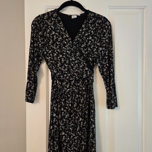 GAP Dresses & Skirts - Womens Gap Maternity Size Small Black Floral Wrap Dress perfect for breastfeedin